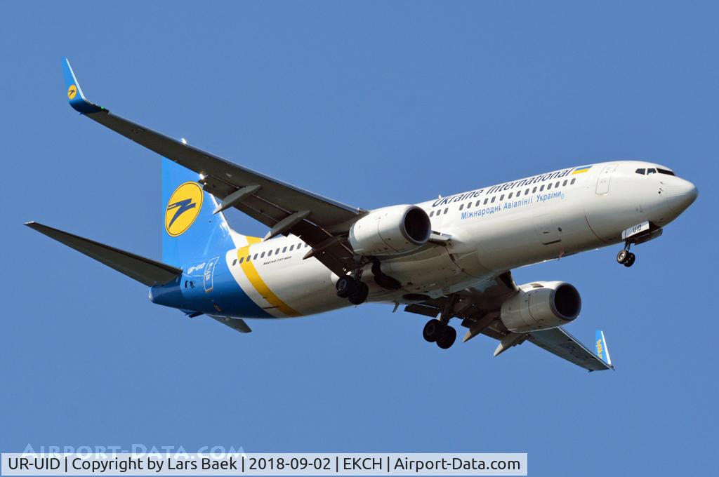 UR-UID, 2018 Boeing 737-8KV C/N 60176, RWY04L