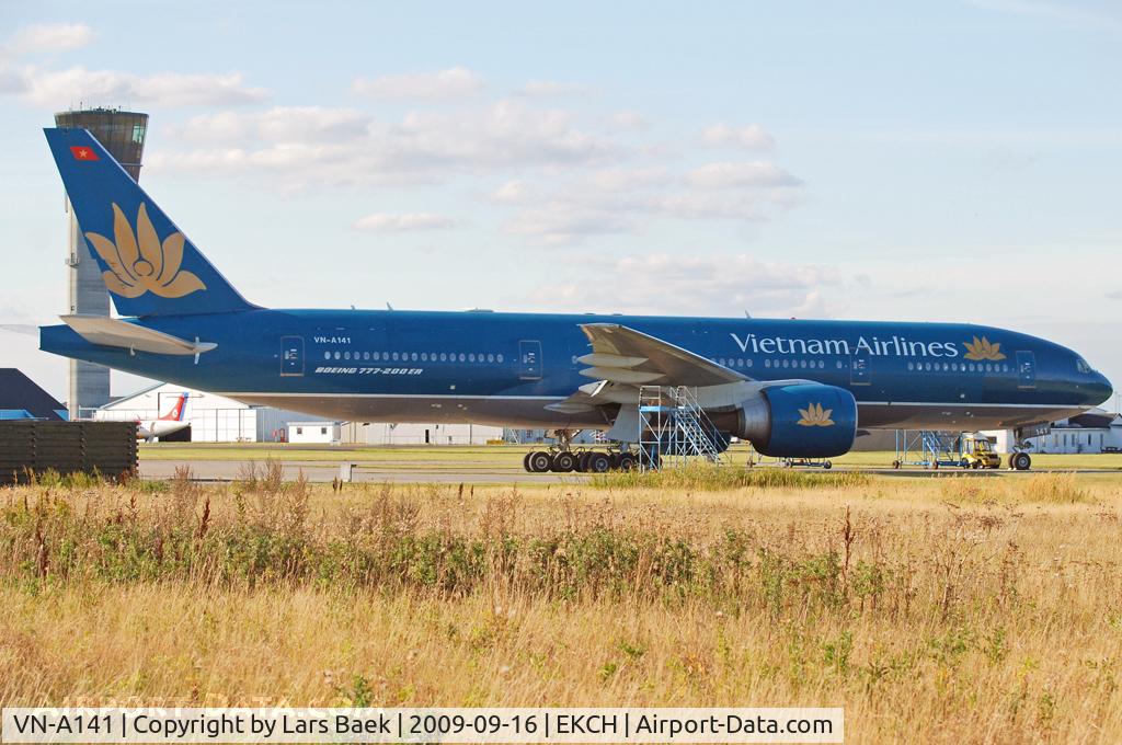 VN-A141, 2003 Boeing 777-2Q8/ER C/N 28688, Parked