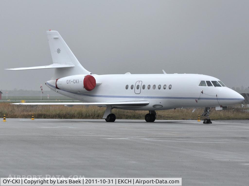 OY-CKI, 2001 Dassault Falcon 2000 C/N 154, Parked