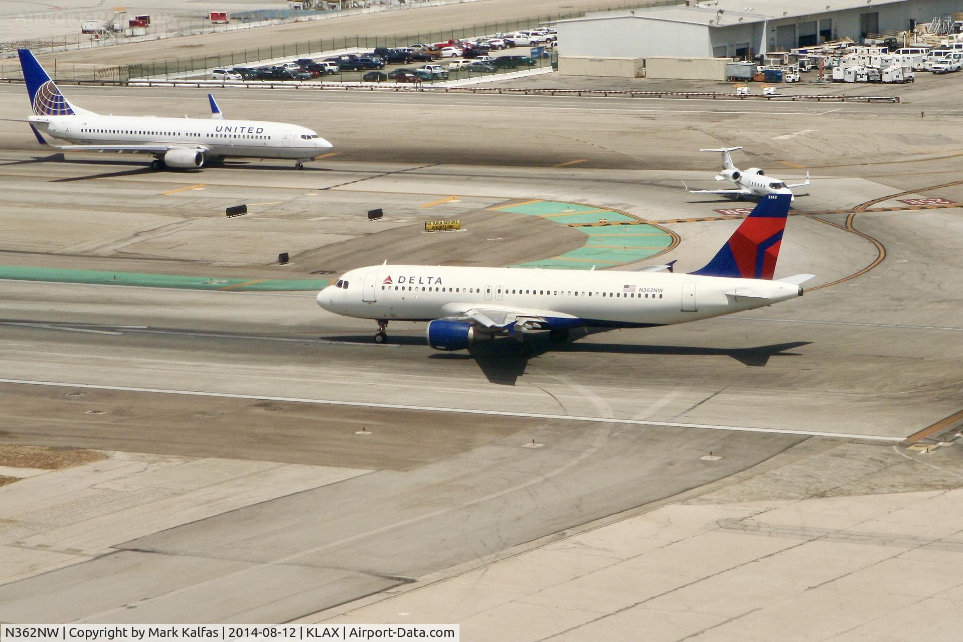 N362NW, 1998 Airbus A320-212 C/N 0911, Delta Airbus A320-212, N362NW lined up for departure on 25R LAX
