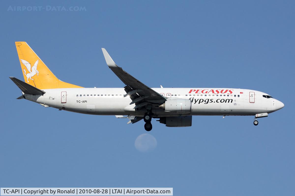 TC-API, 2002 Boeing 737-86N C/N 32732/1056, at ayt