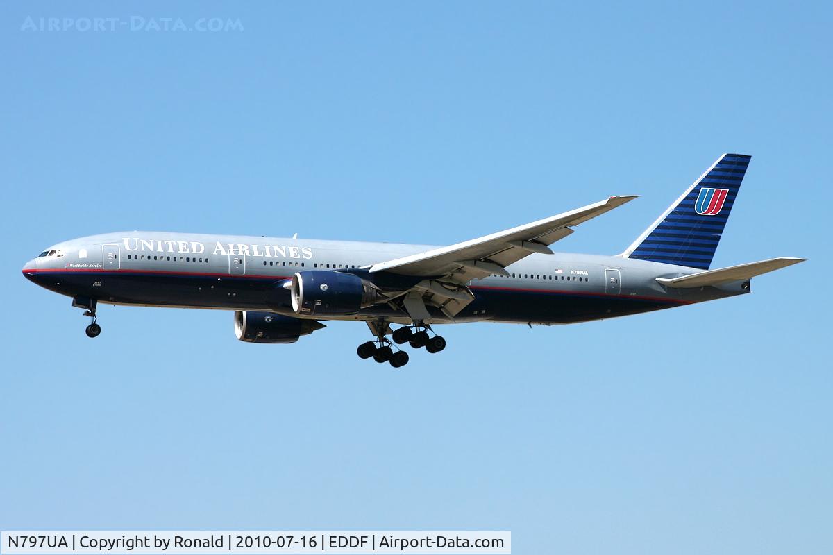 N797UA, 1998 Boeing 777-222 C/N 26924, at fra