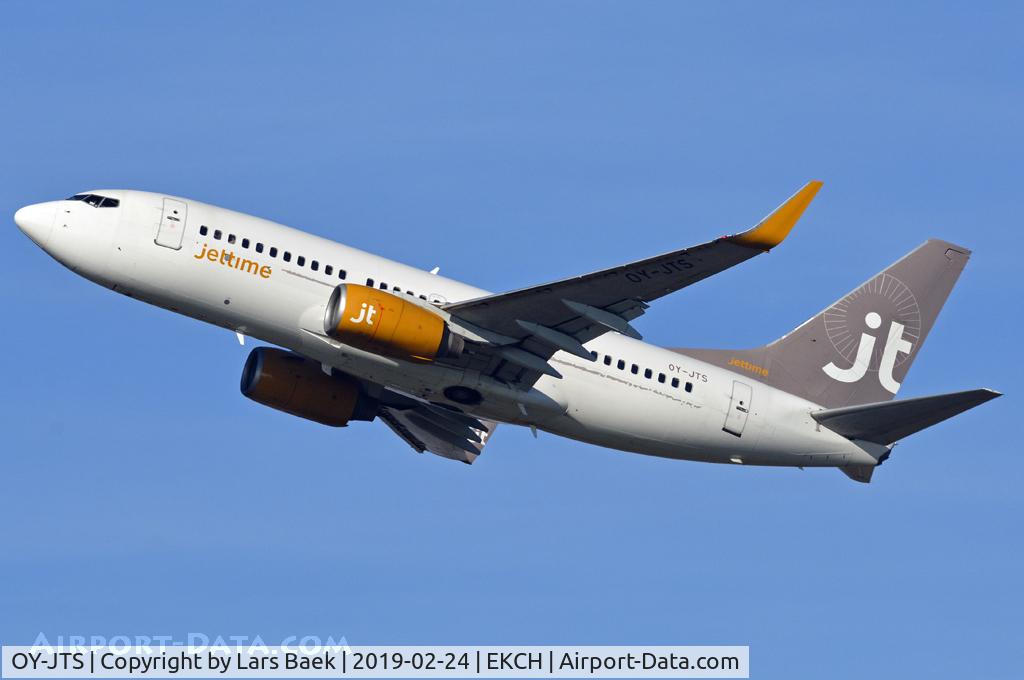 OY-JTS, 2003 Boeing 737-7K2 C/N 33465, RWY22R