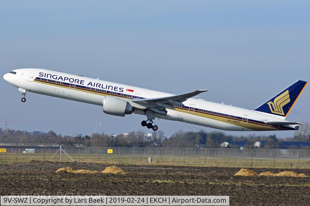 9V-SWZ, 2015 Boeing 777-312/ER C/N 42239, RWY22R