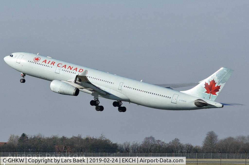 C-GHKW, 2001 Airbus A330-343 C/N 0408, RWY22R
