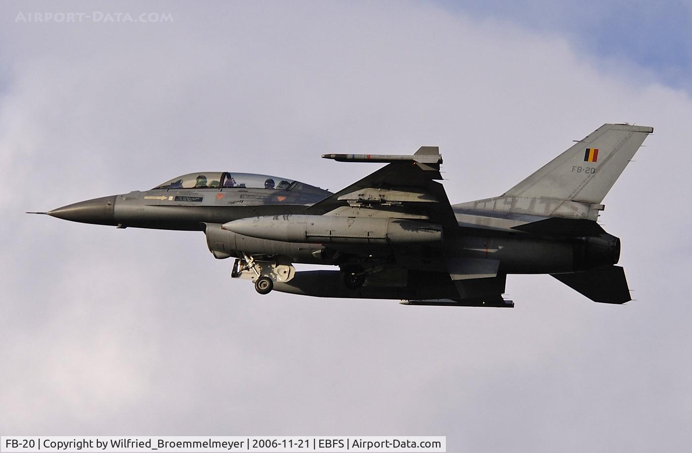 FB-20, 1980 General Dynamics F-16BM Fighting Falcon C/N 6J-20, Low Approach to Runway 26R