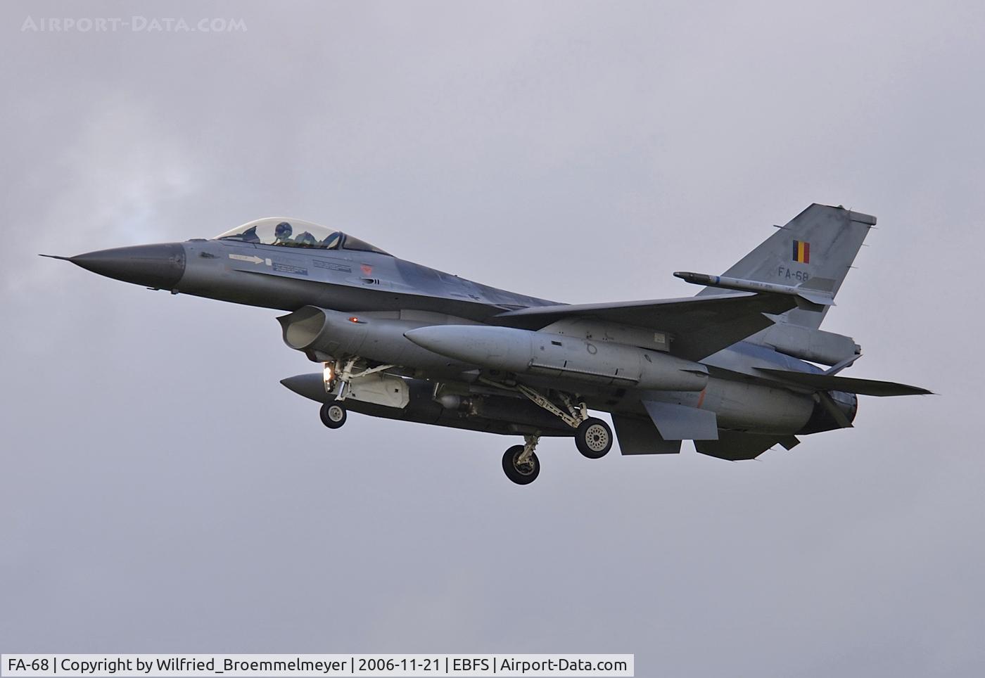 FA-68, SABCA F-16AM Fighting Falcon C/N 6H-68, Approach to Runway 26R.
