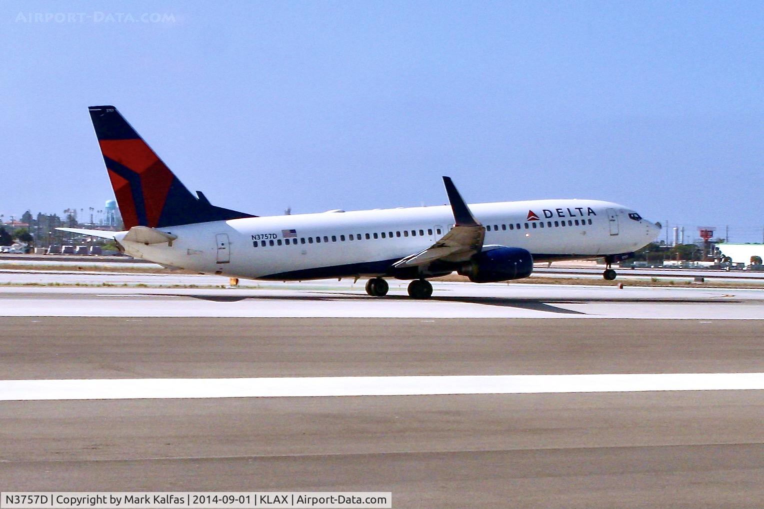 N3757D, 2001 Boeing 737-832 C/N 30813, Delta Boeing 737-832, N3757D departing 25R at LAX