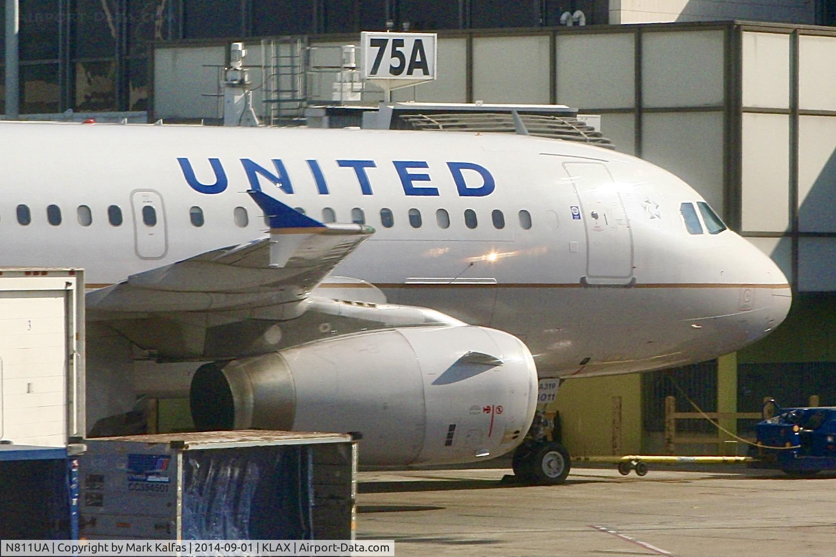 N811UA, 1998 Airbus A319-131 C/N 847, United Airbus A319-131, N811UA at gate 75A LAX