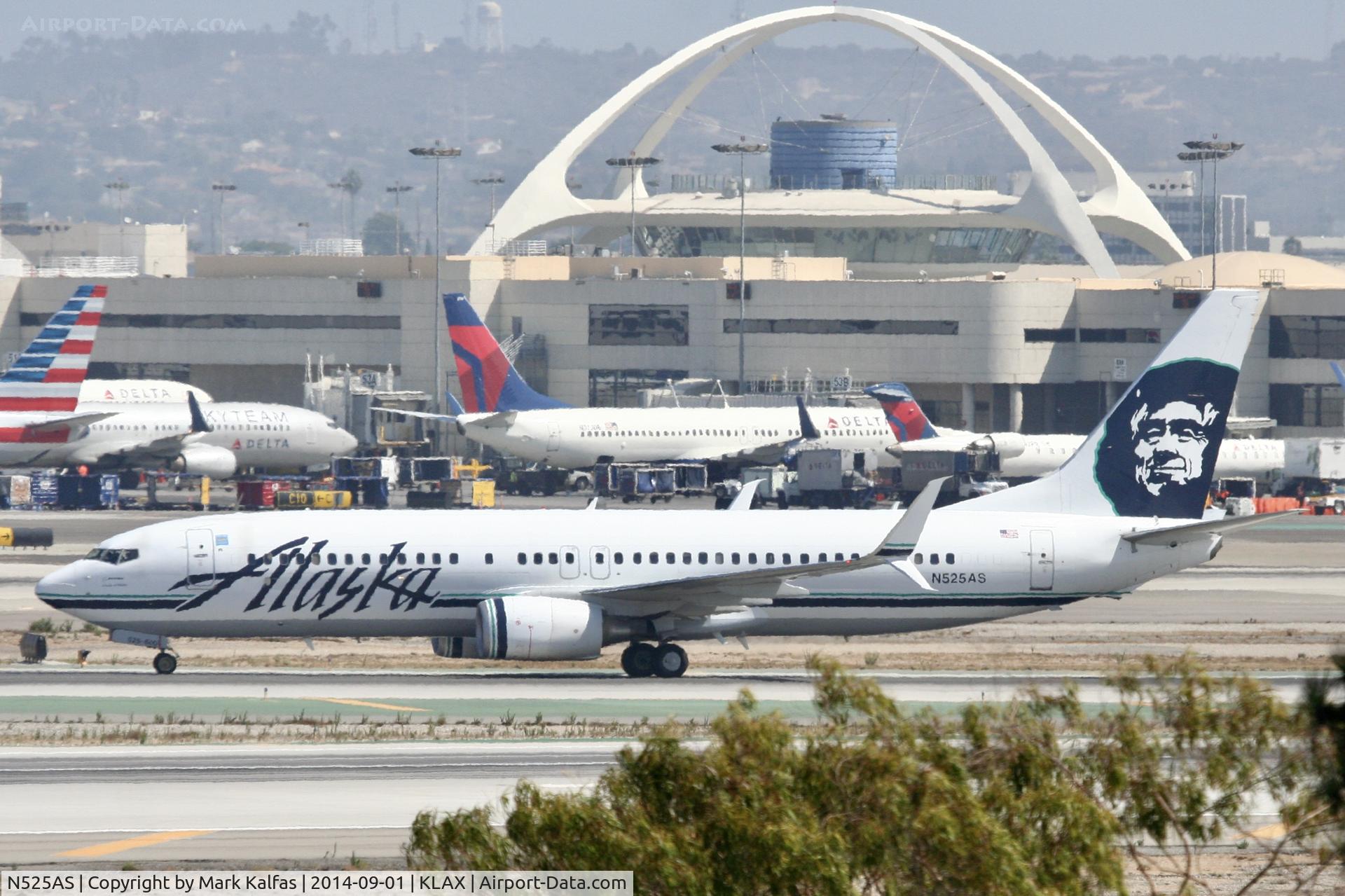 N525AS, 2009 Boeing 737-890 C/N 35692, Alaska Boeing 737-890, N525AS arriving at LAX