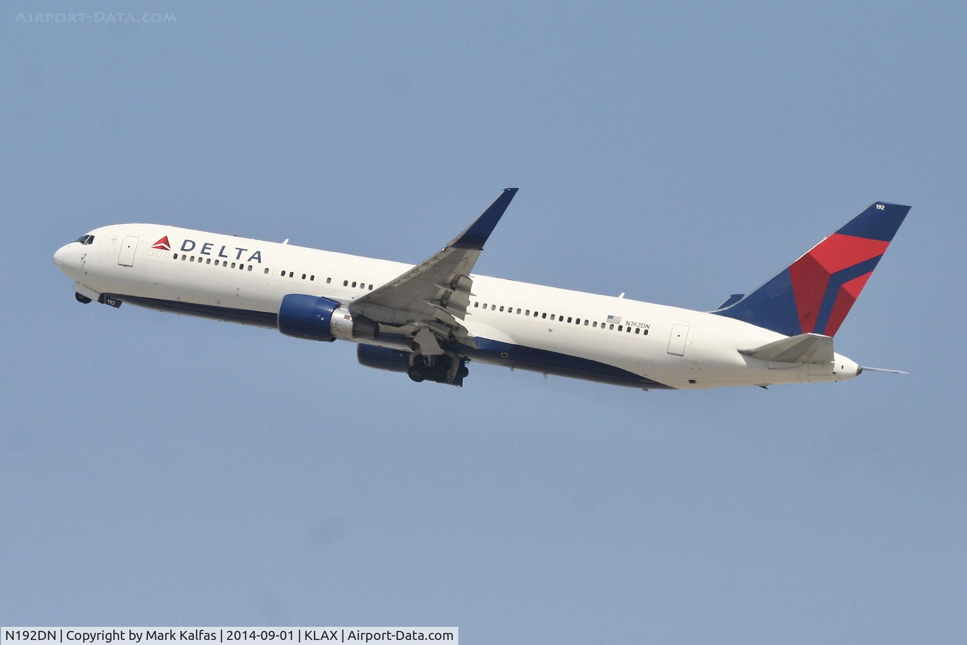 N192DN, 1997 Boeing 767-332 C/N 28449, Delta Boeing 767-332, N192DN departing LAX