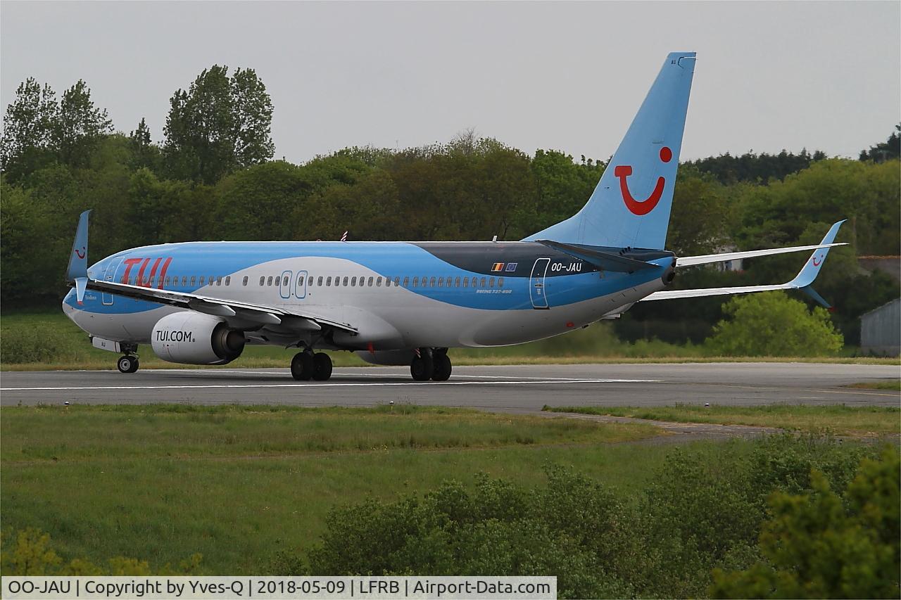 OO-JAU, 2013 Boeing 737-8K5 C/N 37250, Boeing 737-8K, Lining up rwy 25L, Brest-Bretagne airport (LFRB-BES)
