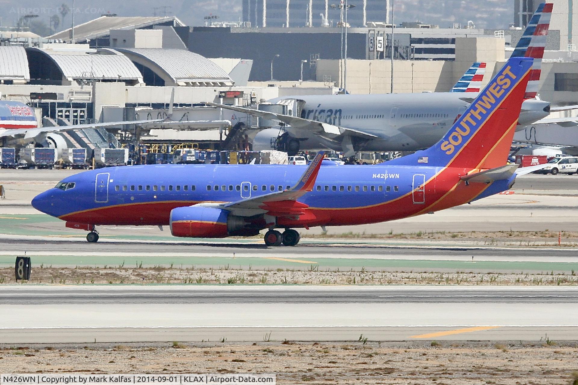 N426WN, 2002 Boeing 737-7H4 C/N 29830, Southwest Boeing 737-7H4 N426WN arriving at LAX