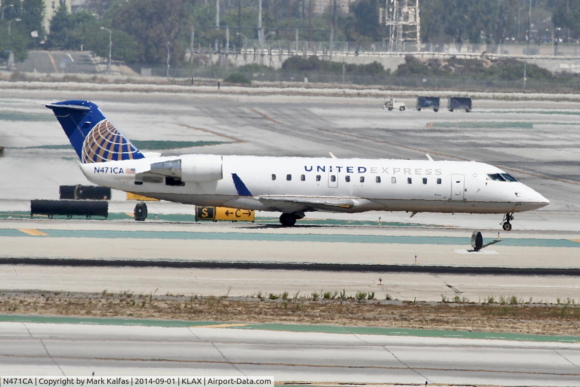 N471CA, 2002 Bombardier CRJ-200ER (CL-600-2B19) C/N 7655, SkyWest/United Express CRJ-200ER, N471CA at LAX
