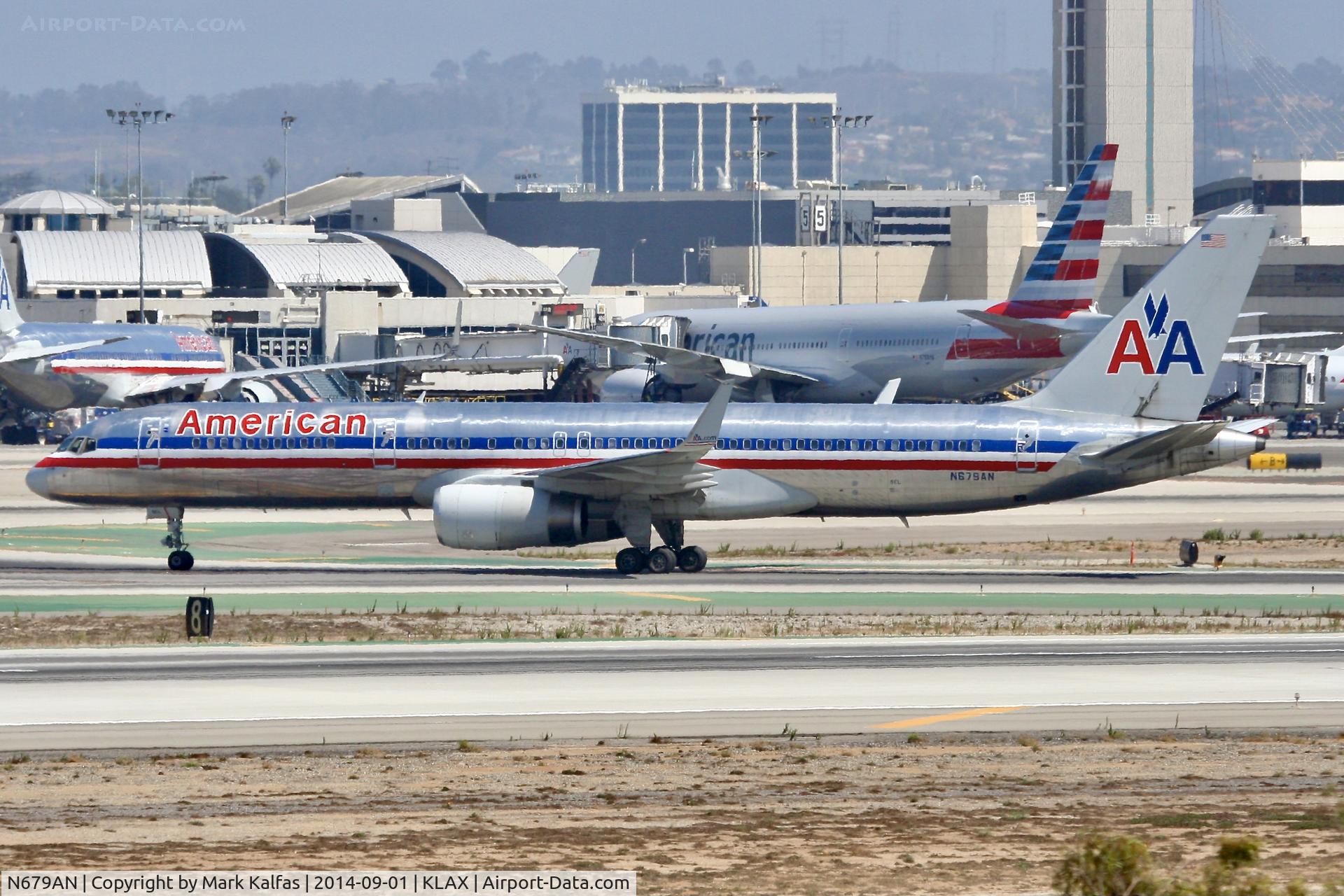 N679AN, 1999 Boeing 757-223F C/N 29589, American Boeing 757-223, N679AN arriving at LAX