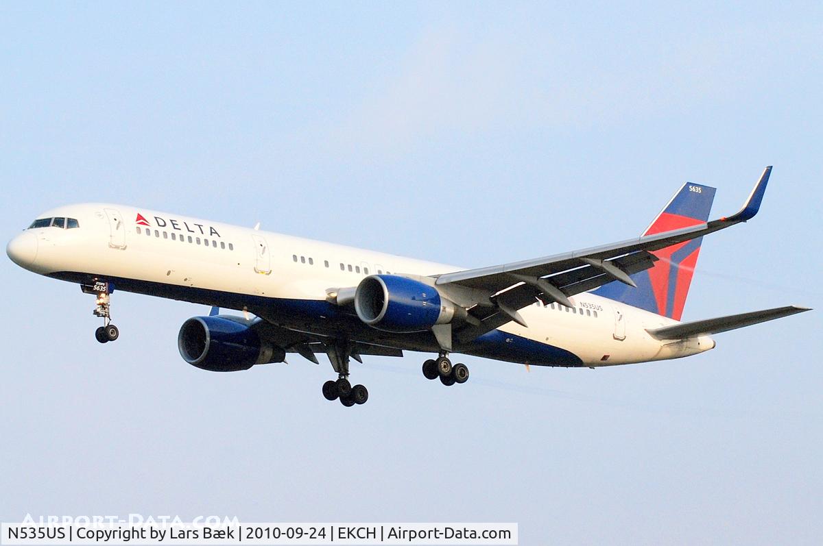 N535US, 1995 Boeing 757-251 C/N 26482, RWY22L