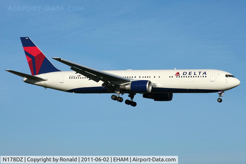N178DZ, 2000 Boeing 767-332/ER C/N 30596, at spl
