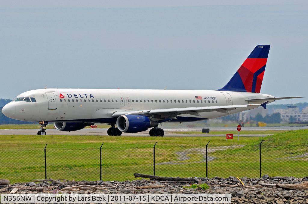 N356NW, 1998 Airbus A320-212 C/N 818, RWY19