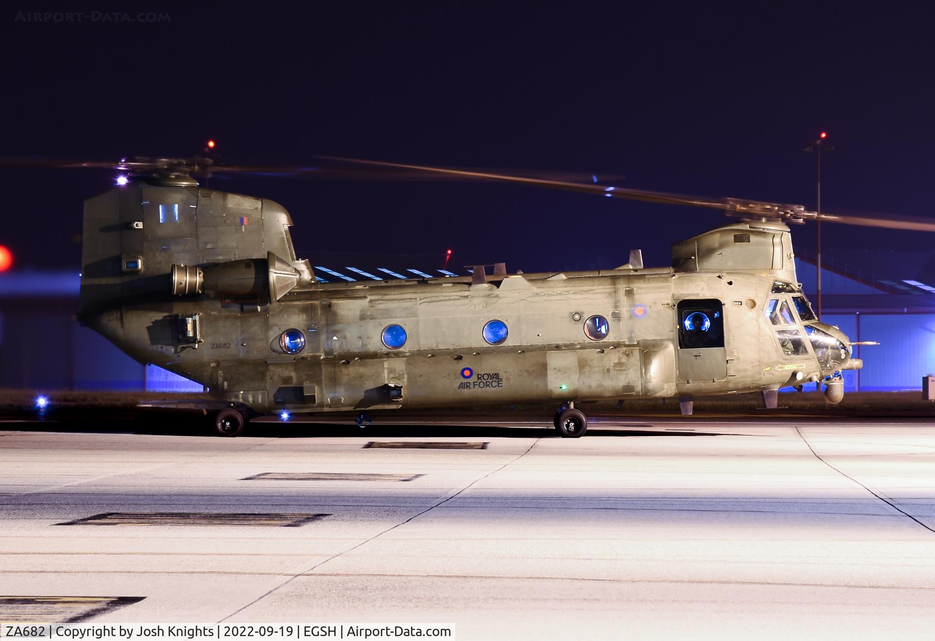 ZA682, Boeing Vertol Chinook HC.6A C/N MA013/M7008, Starting Up After Refuel.