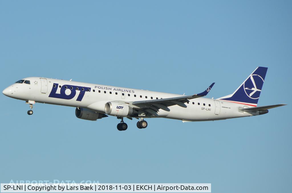SP-LNI, 2008 Embraer 195LR (ERJ-190-200LR) C/N 19000240, RWY22L
