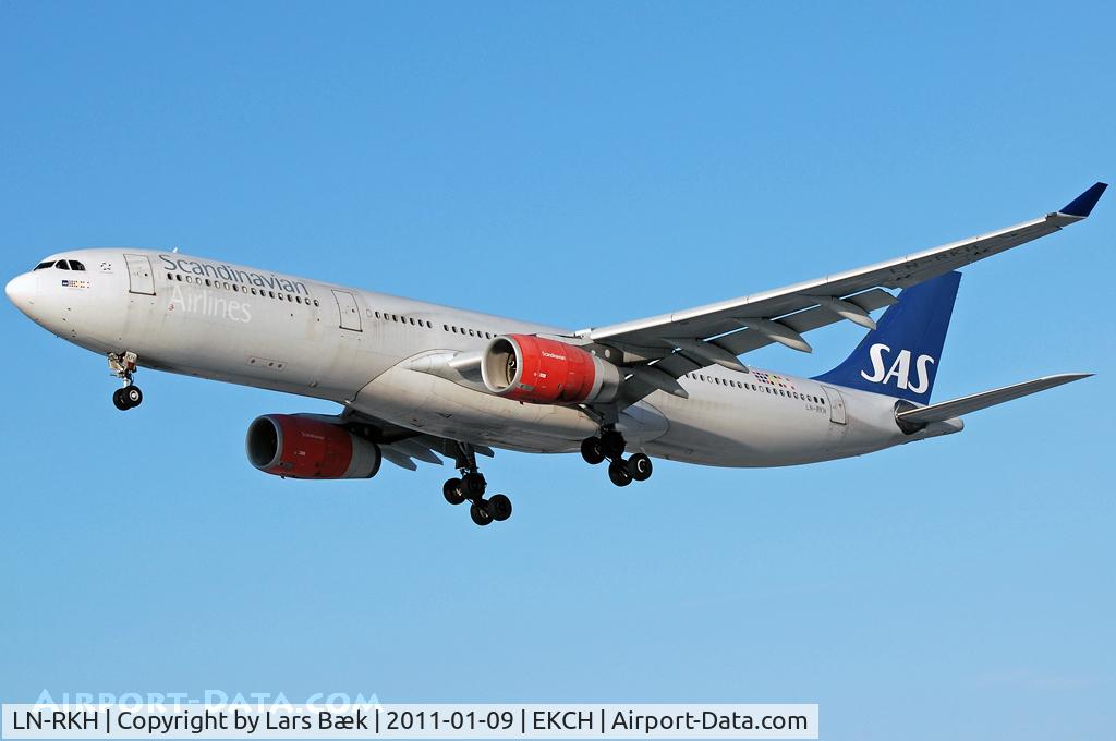 LN-RKH, 2002 Airbus A330-343 C/N 497, RWY22L