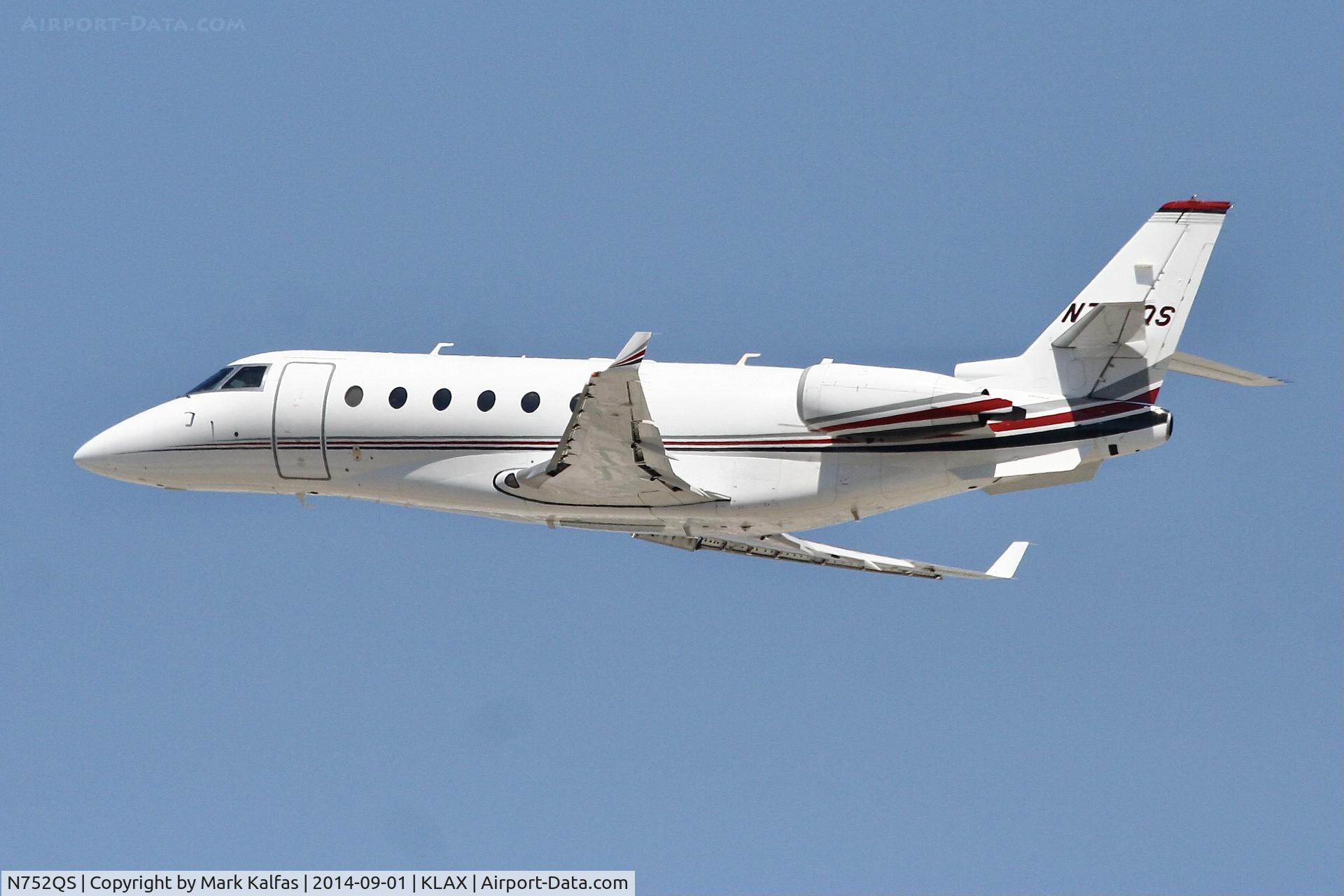N752QS, 2006 Israel Aircraft Industries Gulfstream 200 C/N 152, Israel Aircraft Industries Gulfstream 200, N752QS departing LAX