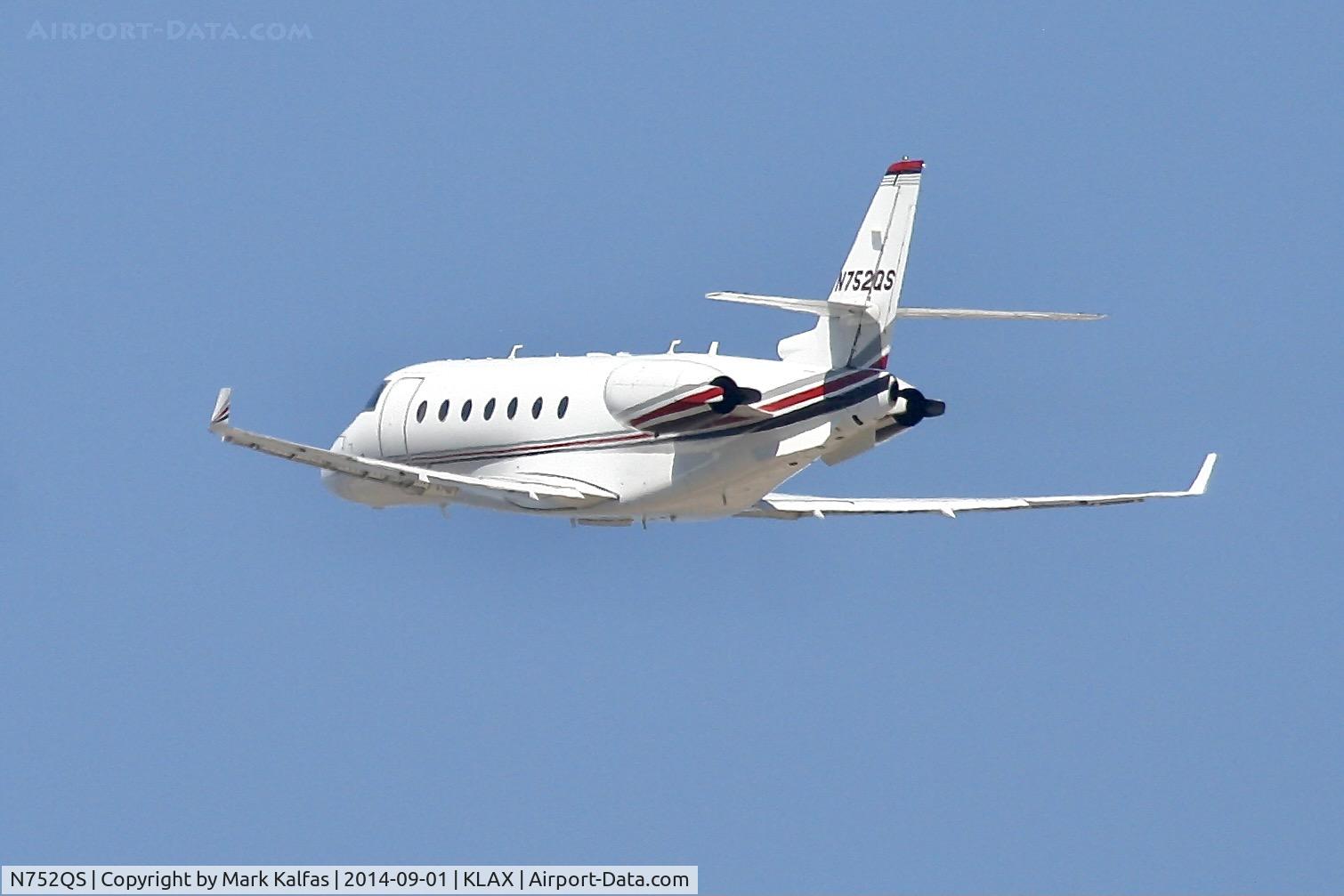 N752QS, 2006 Israel Aircraft Industries Gulfstream 200 C/N 152, Israel Aircraft Industries Gulfstream 200, N752QS departing LAX