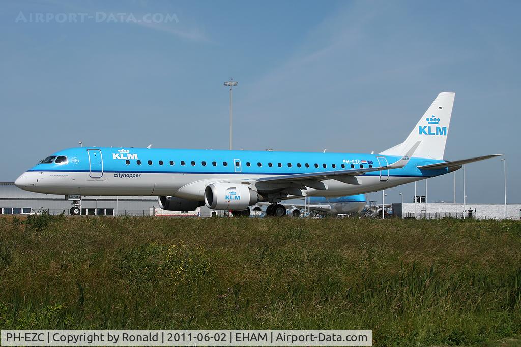 PH-EZC, 2008 Embraer 190LR (ERJ-190-100LR) C/N 19000250, at spl