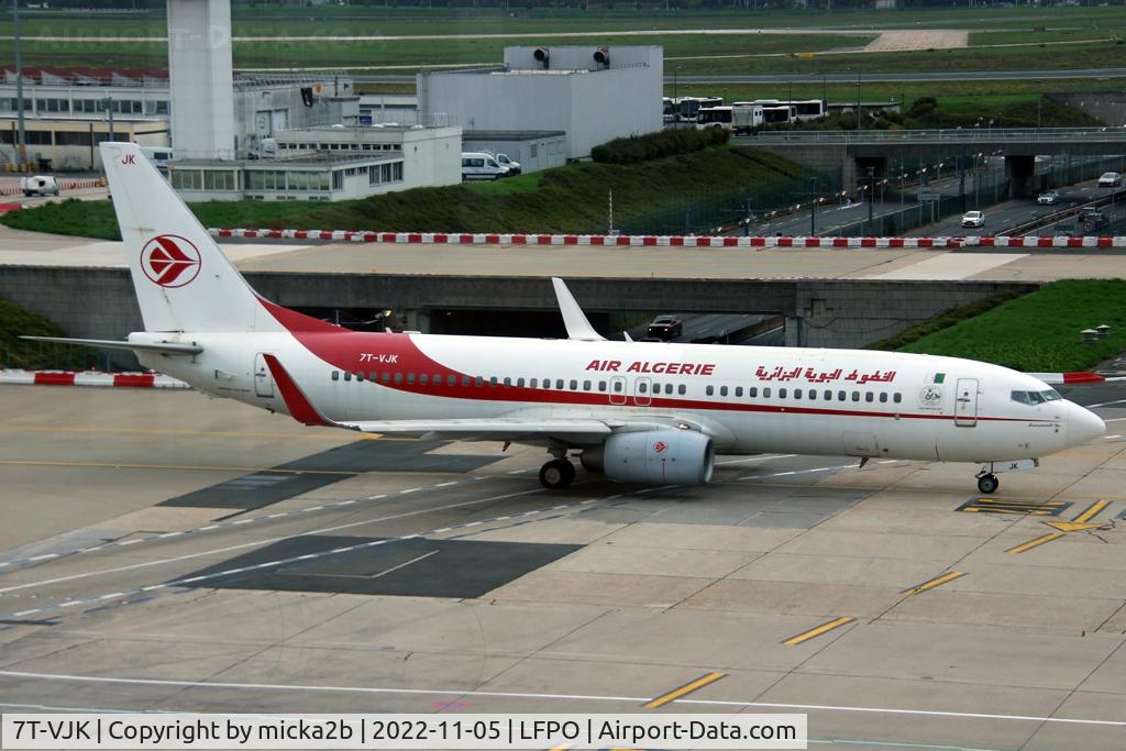 7T-VJK, 2000 Boeing 737-8D6 C/N 30203, Taxiing