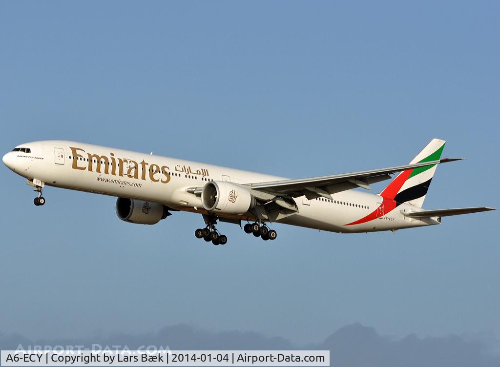 A6-ECY, 2009 Boeing 777-31H/ER C/N 35595, RWY22L