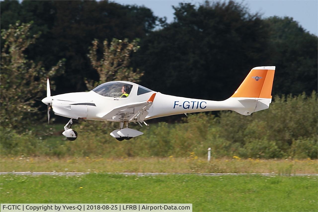 F-GTIC, 2003 Aquila A210 (AT01) C/N AT01-133, Aquila A210 (AT01), Landing rwy 25L, Brest-Bretagne airport (LFRB-BES)