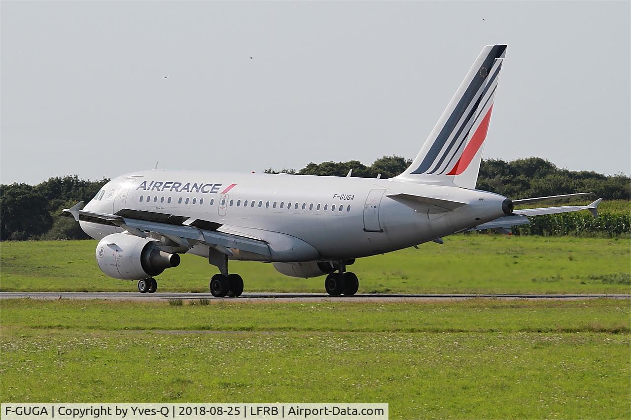 F-GUGA, 2002 Airbus A318-111 C/N 2035, Airbus A318-111, Landing rwy 25L, Brest-Bretagne airport (LFRB-BES)