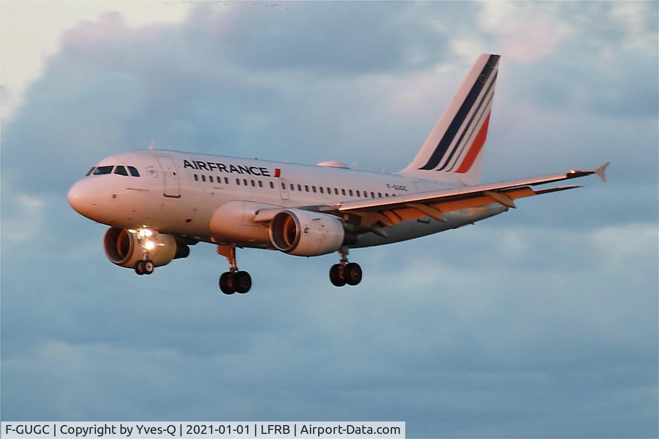F-GUGC, 2002 Airbus A318-111 C/N 2071, Airbus A318-111, On final rwy 25L, Brest-Bretagne airport (LFRB-BES)