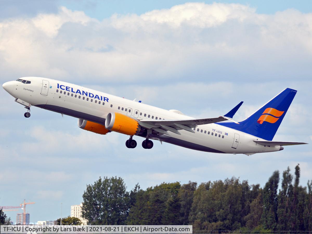TF-ICU, 2018 Boeing 737-8 MAX C/N 44355, RWY22R