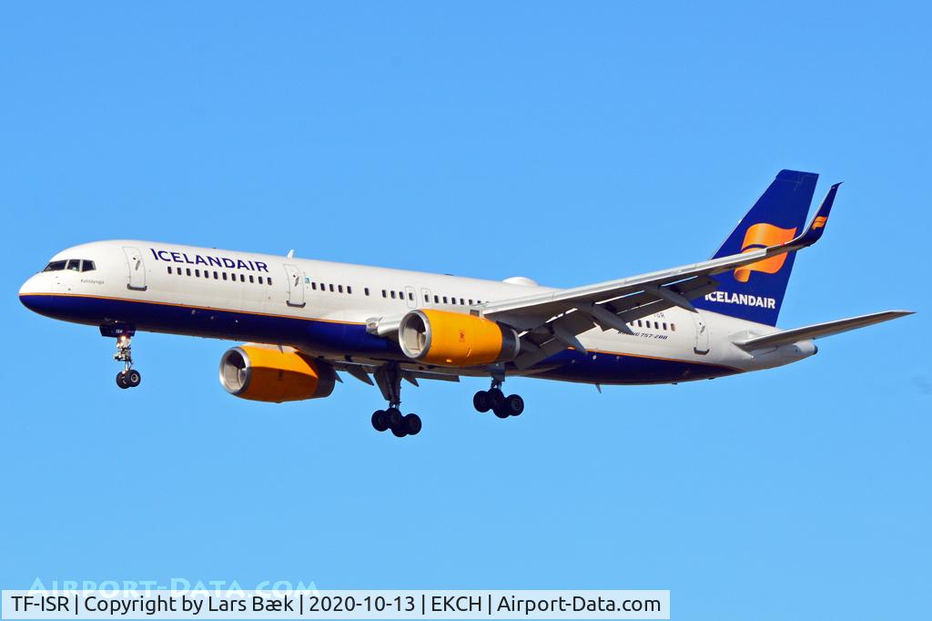TF-ISR, 1999 Boeing 757-256 C/N 26248, RWY22L