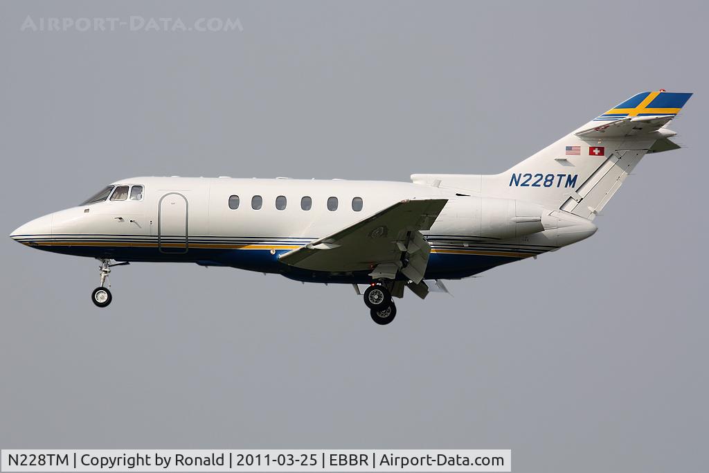 N228TM, 2000 Raytheon Hawker 800XP C/N 258458, at bru