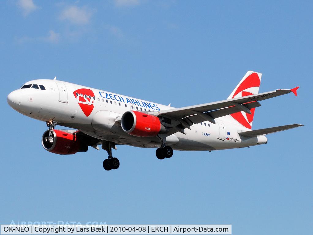 OK-NEO, 2008 Airbus A319-112 C/N 3452, RWY22L