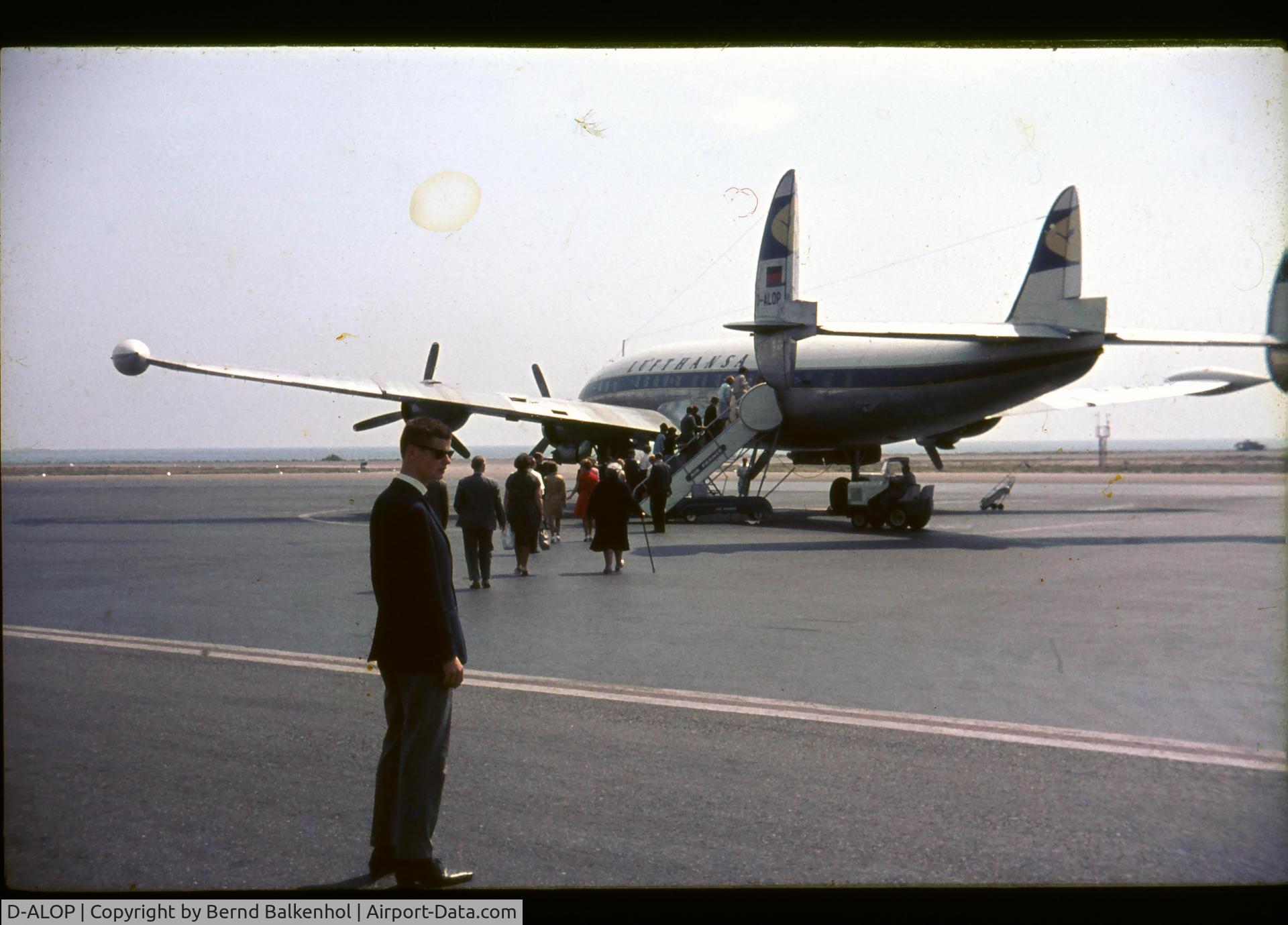 D-ALOP, 1955 Lockheed L-1049G Super Constellation C/N 4605, August 1962. Stop on a flight Duesseldorf, Frankfurt, Nizza, Barcelona