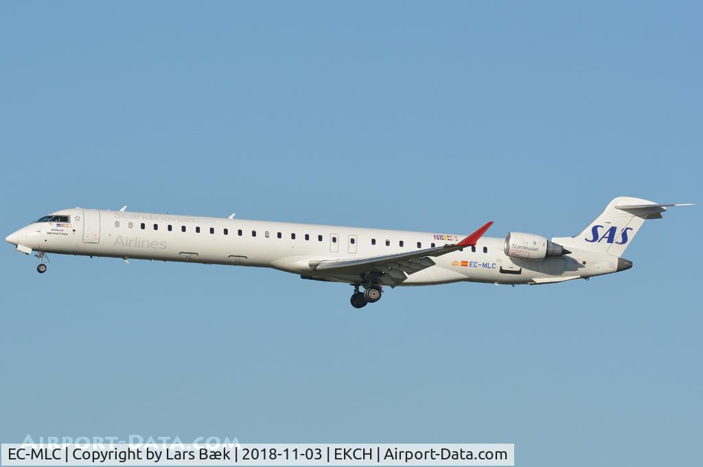 EC-MLC, 2016 Bombardier CRJ-1000ER NG (CL-600-2E25) C/N 19048, RWY22L