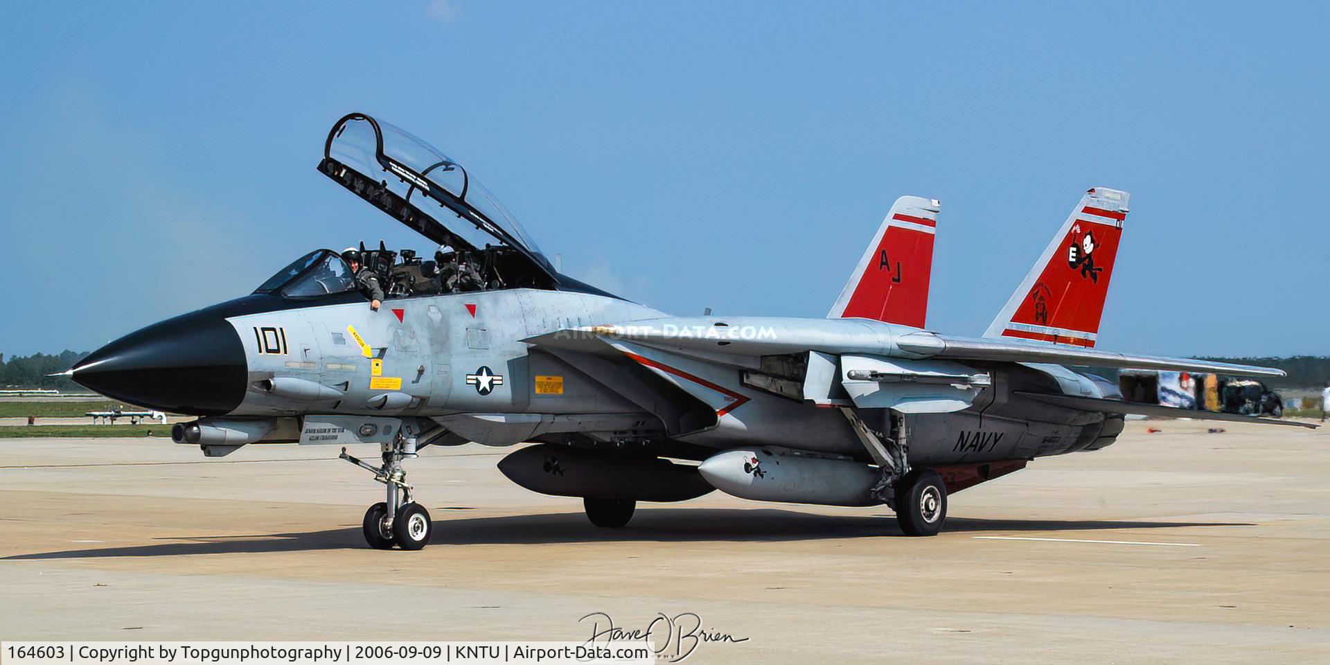 164603, Grumman F-14D Tomcat C/N 631, F-14D heading back to the hot ramp