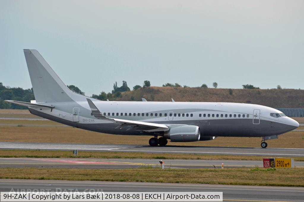 9H-ZAK, 1990 Boeing 737-3Y0 C/N 24678, RWY22R