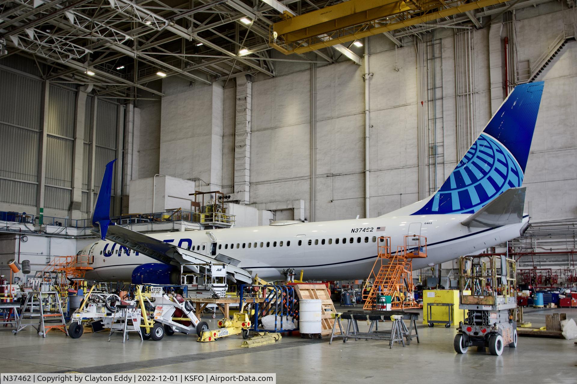 N37462, 2012 Boeing 737-924/ER C/N 37207, SFO 2022.
