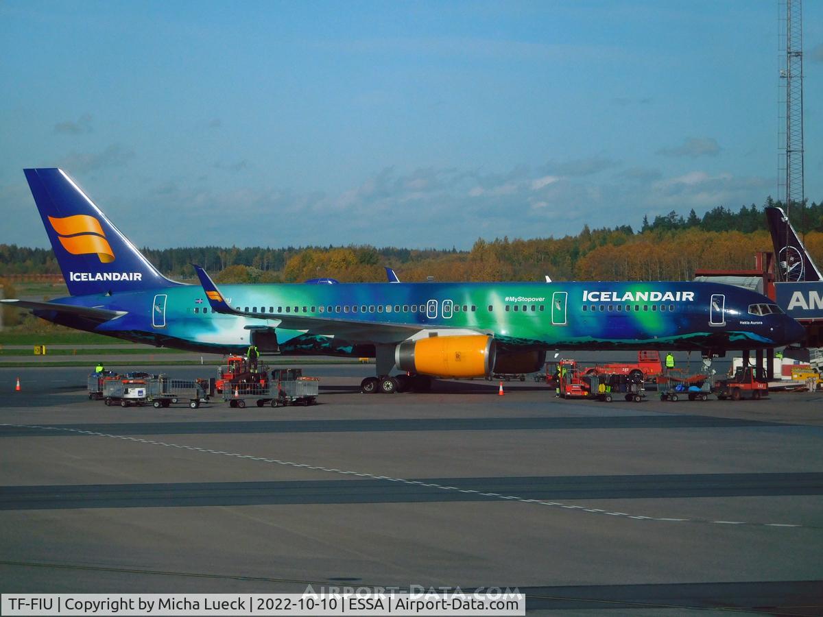 TF-FIU, 1994 Boeing 757-256 C/N 26243, The beautiful Hekla Aurora at Arlanda