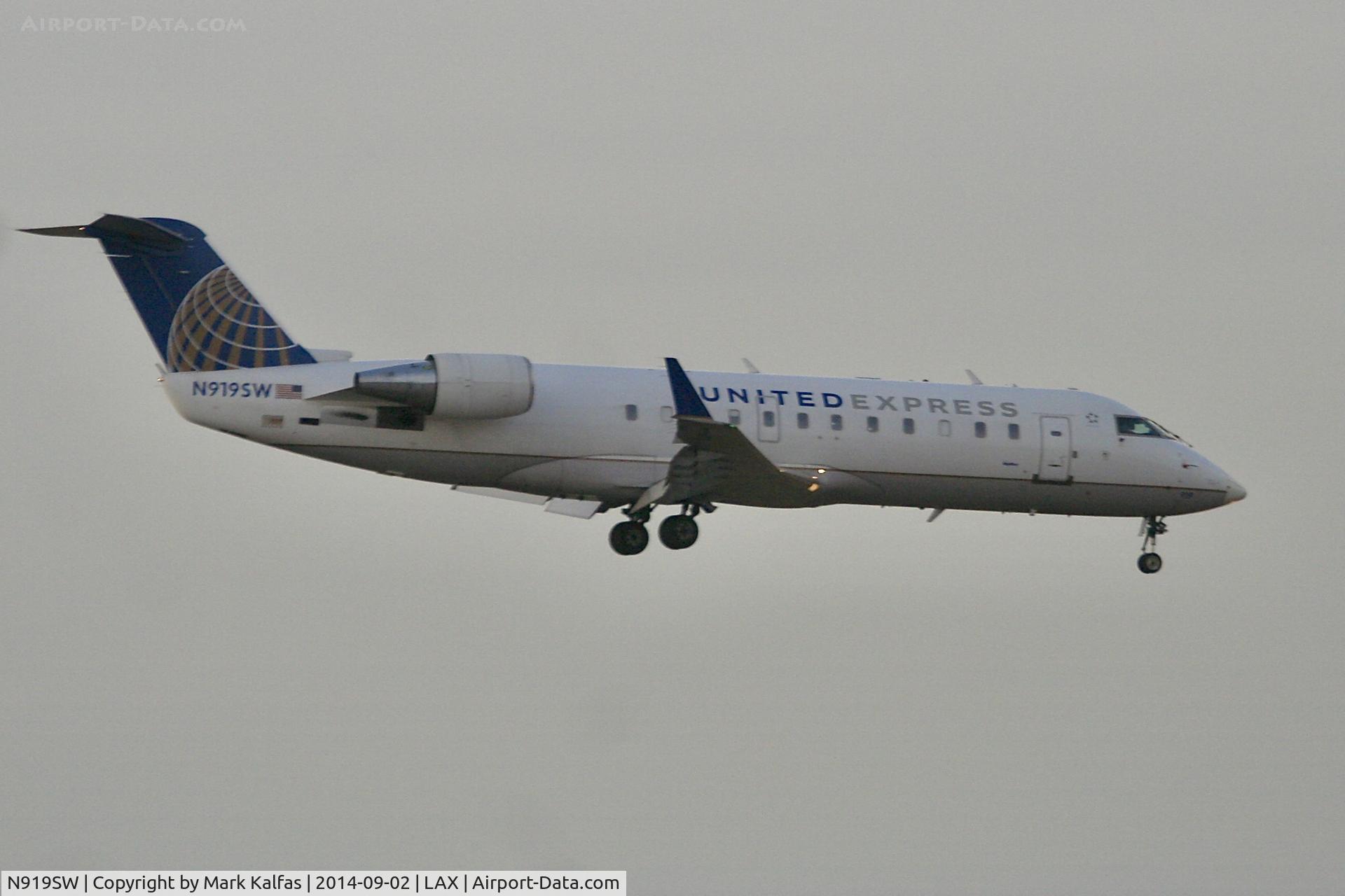 N919SW, 2002 Bombardier CRJ-200LR (CL-600-2B19) C/N 7657, SkyWest/United Express Bombardier CRJ-200LR N919SW on approach to 25L LAX