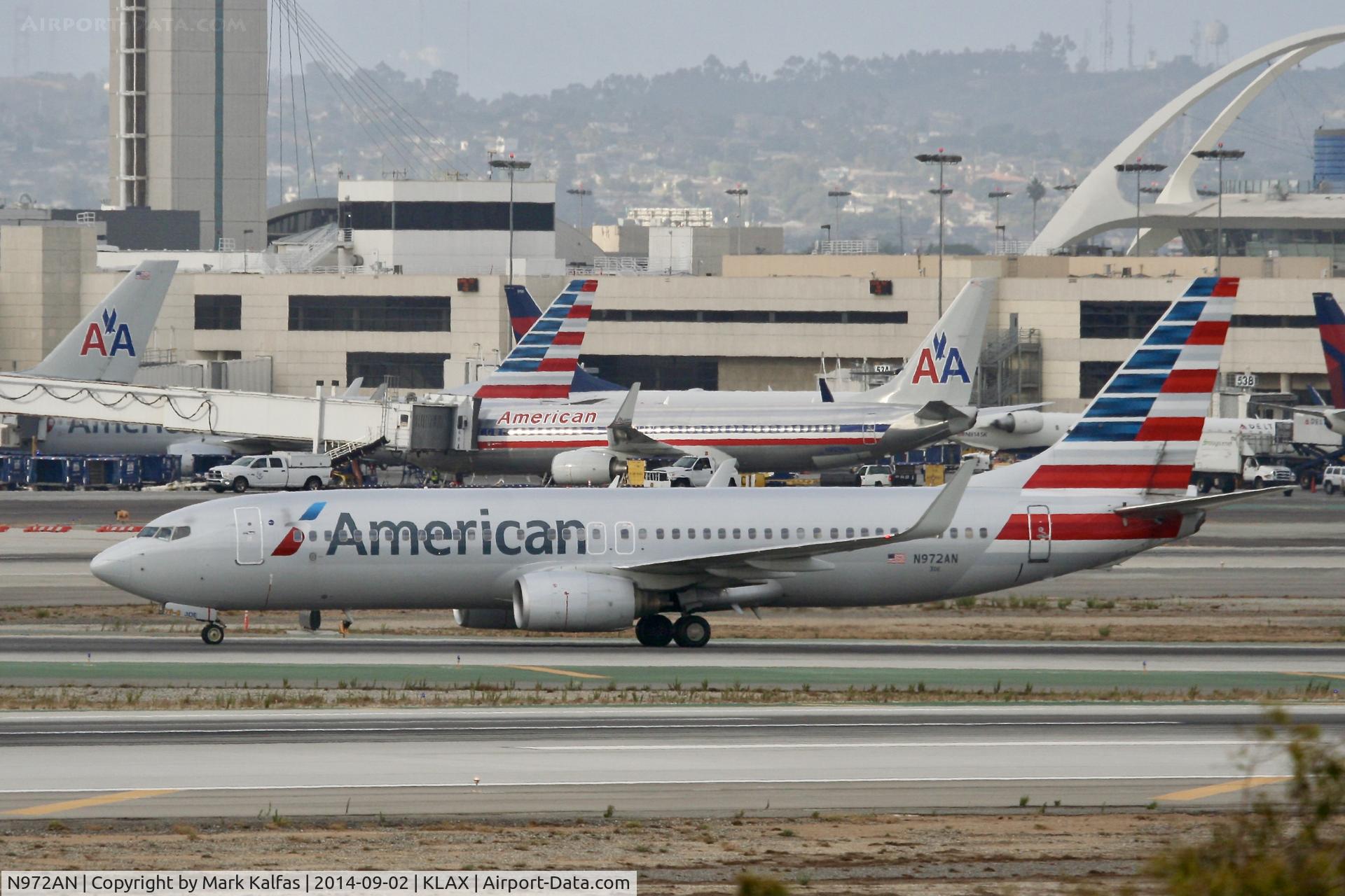 N972AN, 2001 Boeing 737-823 C/N 30097, American Boeing 737-823, N972AN at LAX