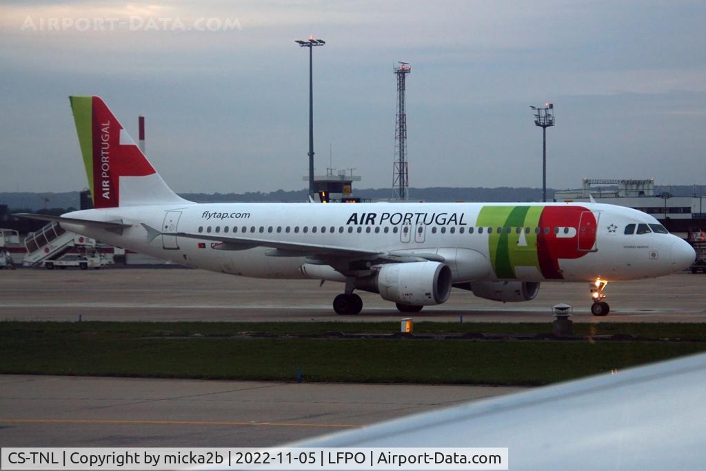 CS-TNL, 2000 Airbus A320-214 C/N 1231, Taxiing