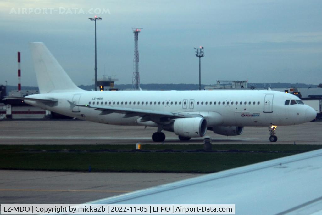LZ-MDO, 1998 Airbus A320-214 C/N 0879, Taxiing