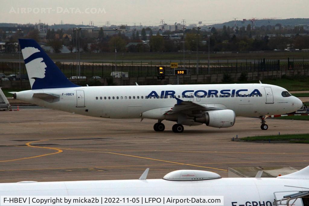F-HBEV, 2009 Airbus A320-214 C/N 3952, Taxiing