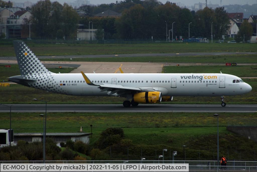 EC-MOO, 2016 Airbus A321-231 C/N 7471, Taxiing