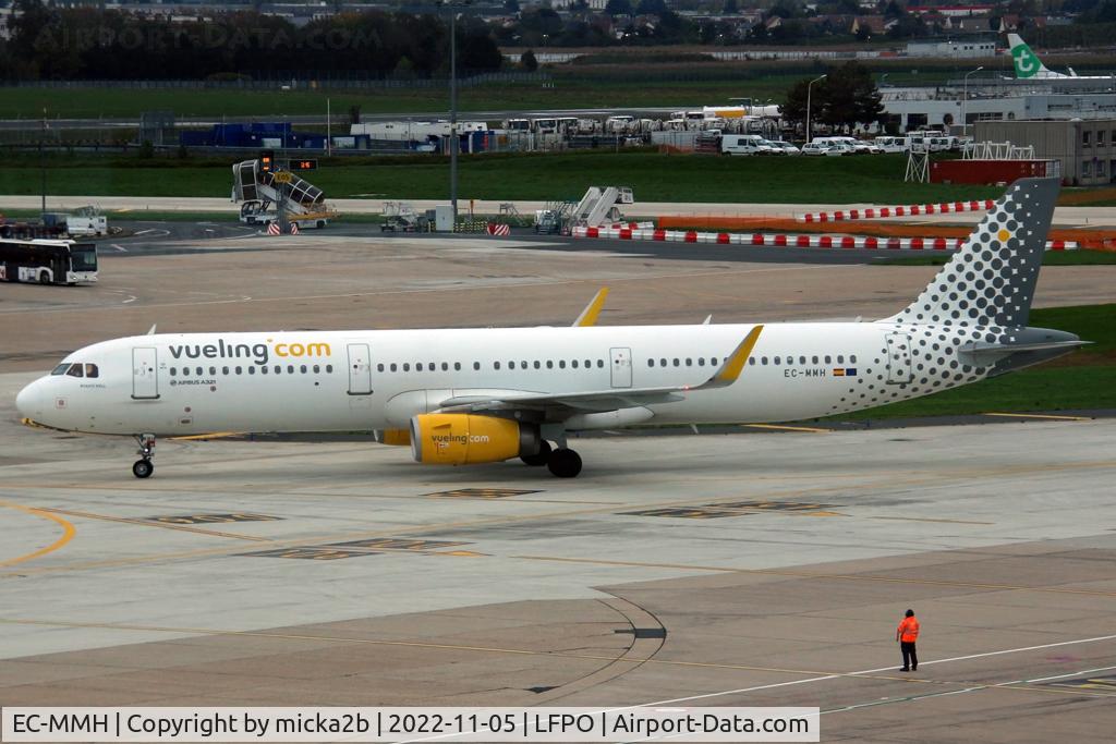 EC-MMH, 2016 Airbus A321-231 C/N 7152, Taxiing